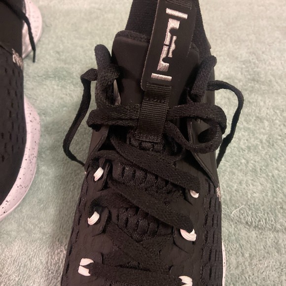 (SOLD) NWOB Nike Lebron "Witness 5" Shoes - Picture 7 of 11
